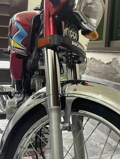 CD 70 New condition Red