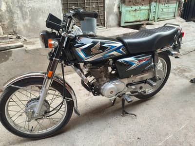 Honda 125 black