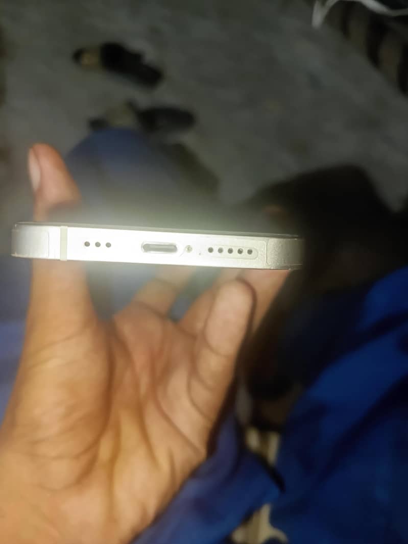 Apple iPhone 13 2