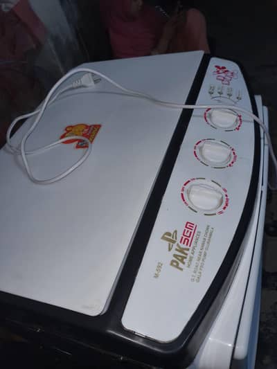 12volt pa bi chalta ha AC DC ha all okay ha 14k ka new lia tha 2 month