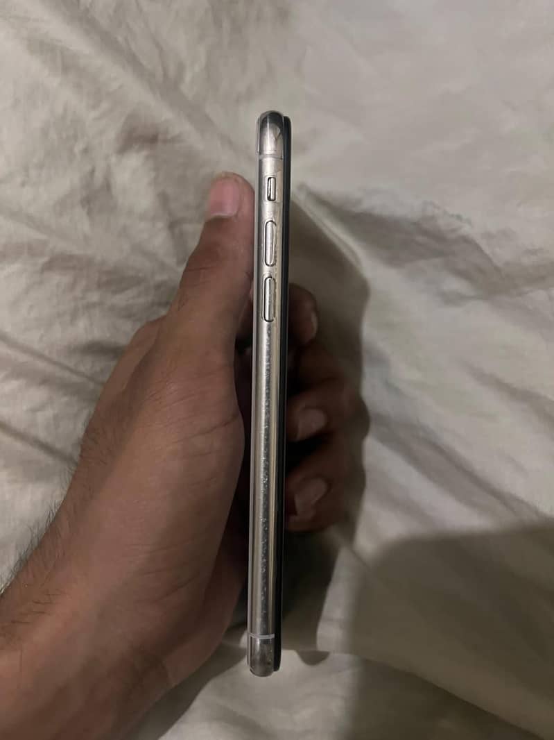 Apple iPhone X 3