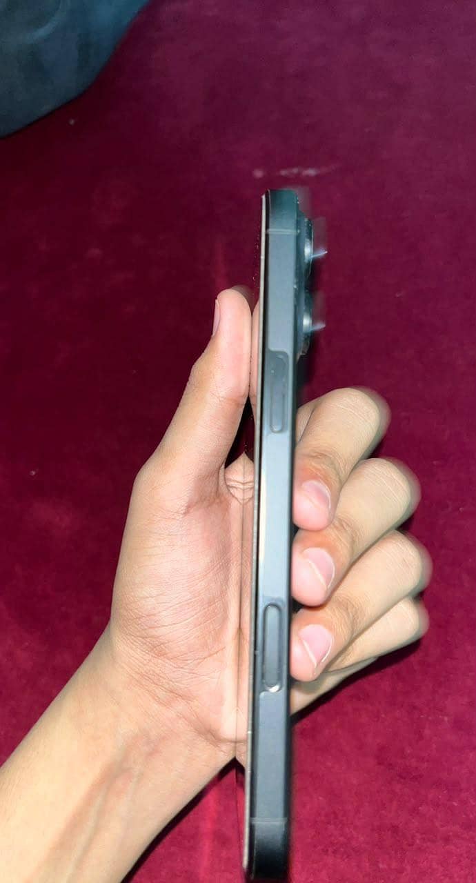 Apple iPhone 16 Pro Max 4
