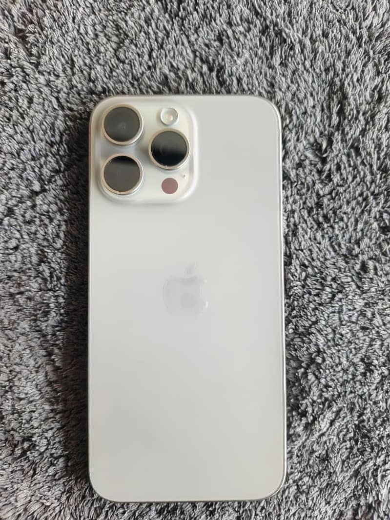 Apple iPhone 15 Pro Max 0
