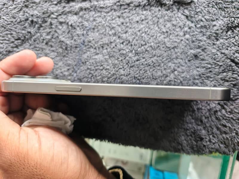 Apple iPhone 15 Pro Max 2