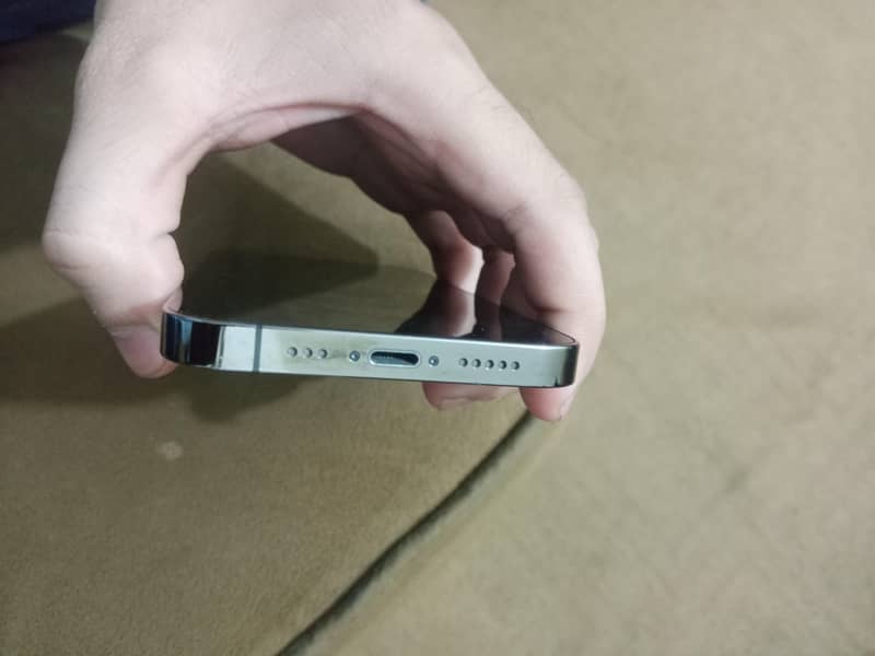 Apple iPhone 13 Pro 4