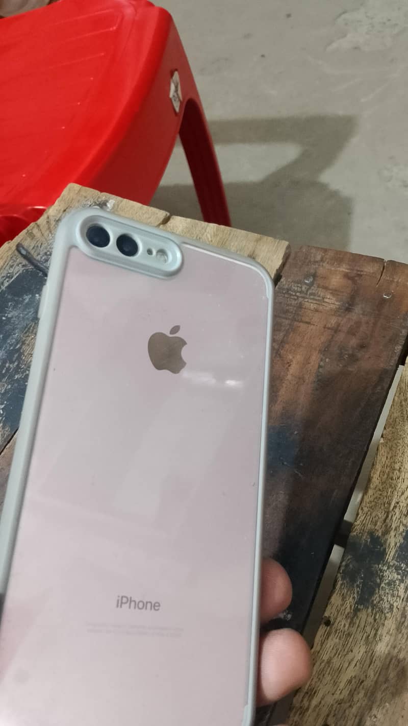Apple iPhone 7 Plus 0
