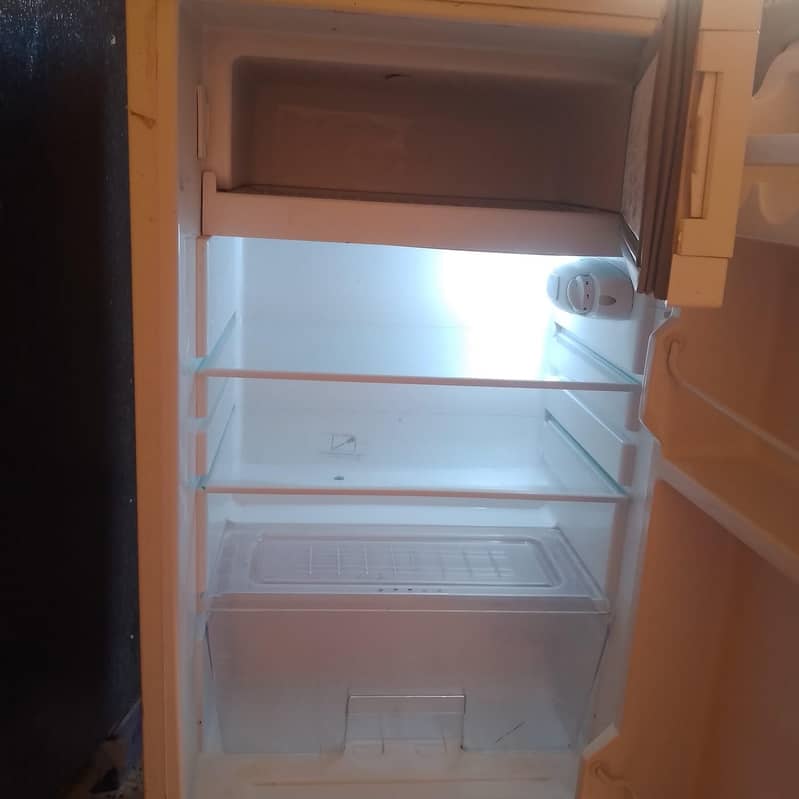 Dawlance Mini Fridge 1