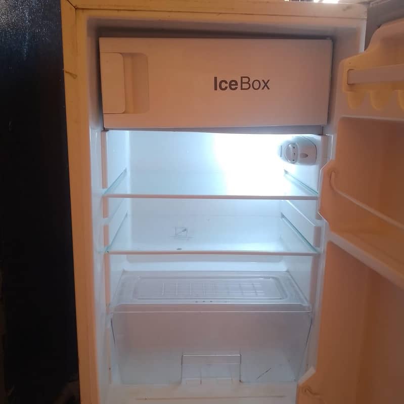 Dawlance Mini Fridge 2