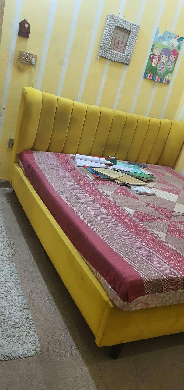 yellow bed 3