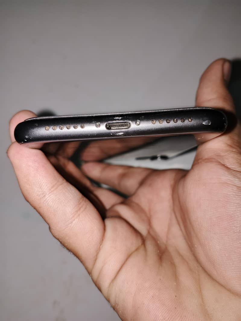 Apple iPhone 11 3