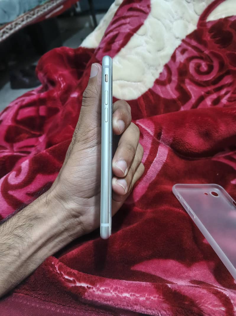 Apple iPhone 8 1