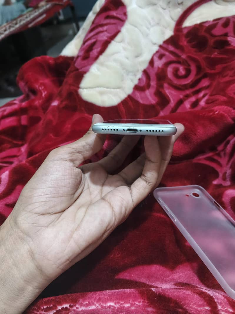 Apple iPhone 8 3