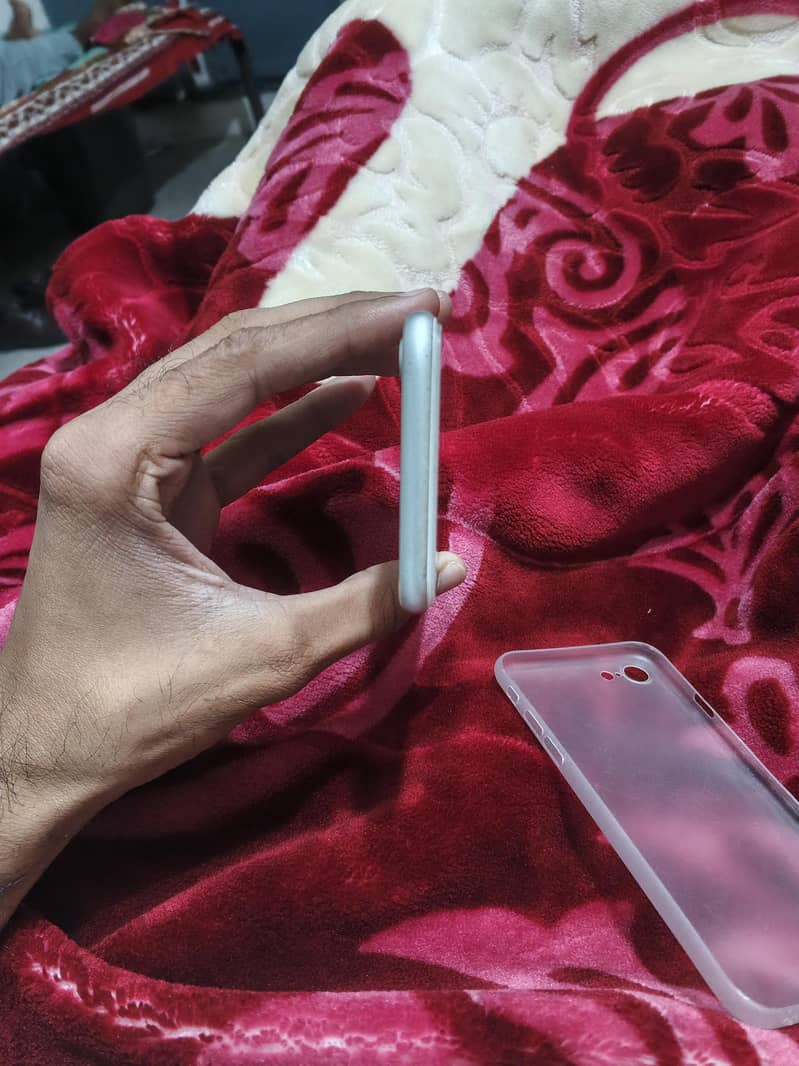 Apple iPhone 8 4