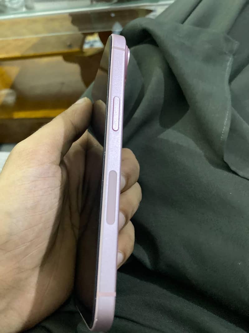 Apple iPhone 15 3