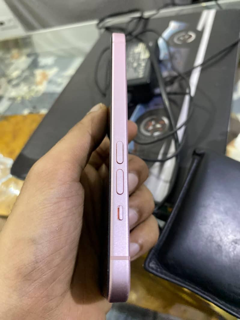 Apple iPhone 15 4