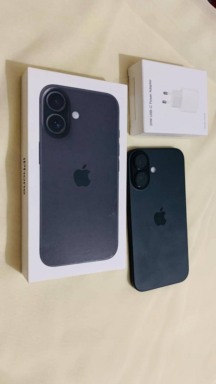 Apple iPhone 16 3