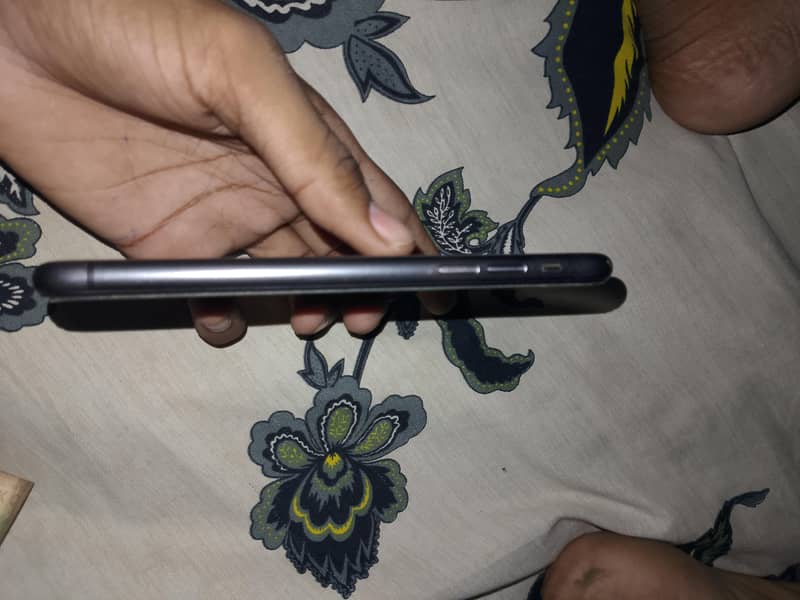 Apple iPhone 11 3