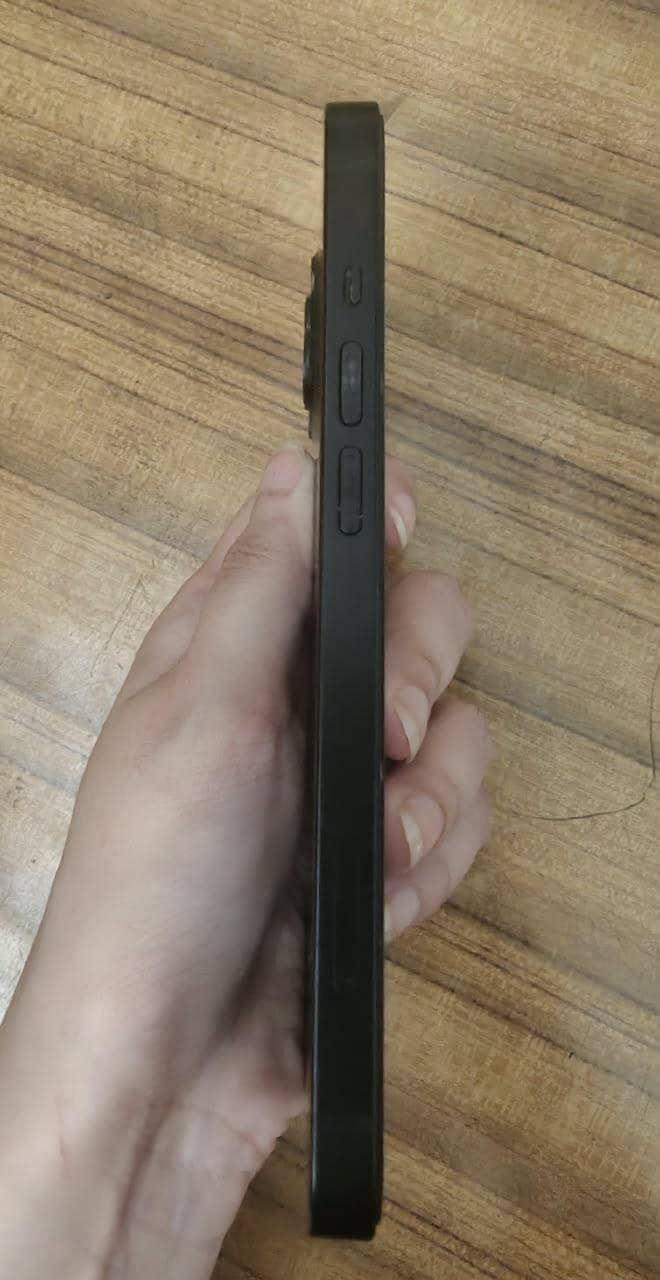 Apple iPhone 13 4