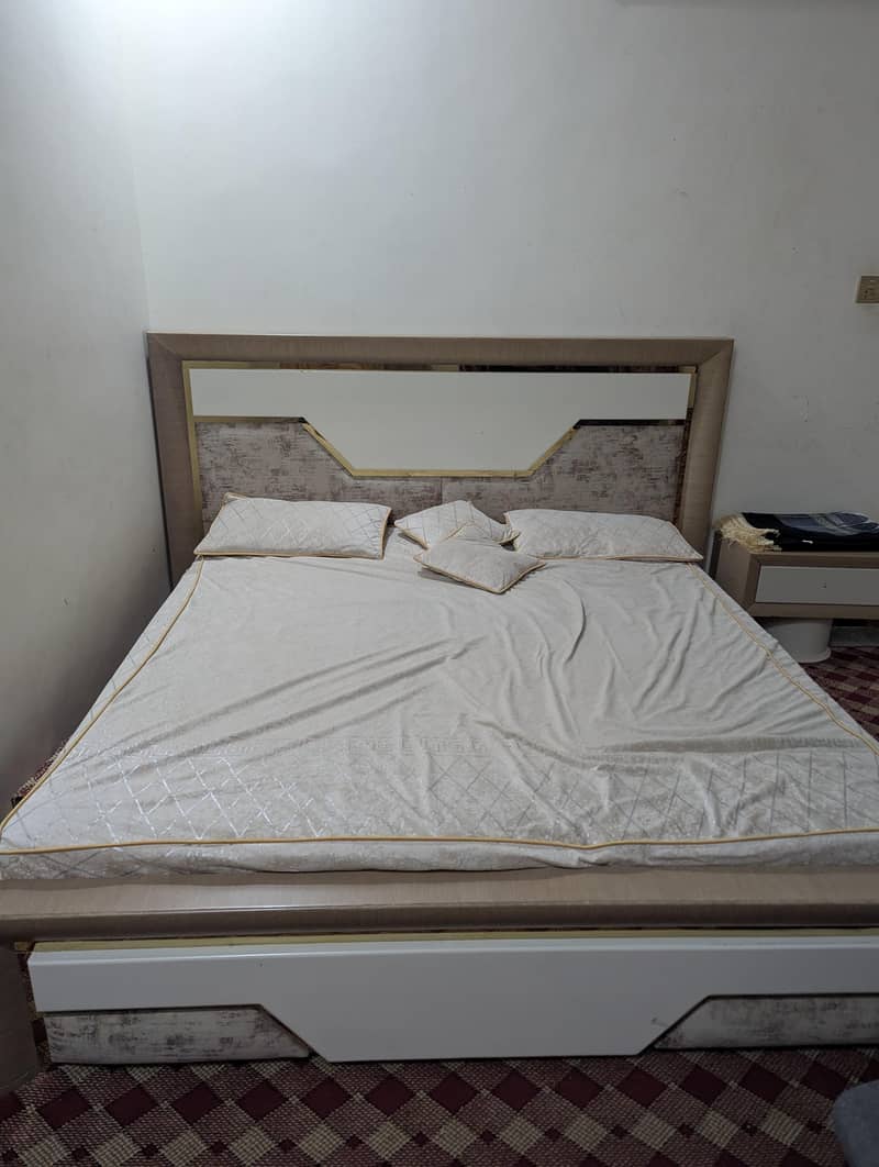 Bed and sofa sets 0