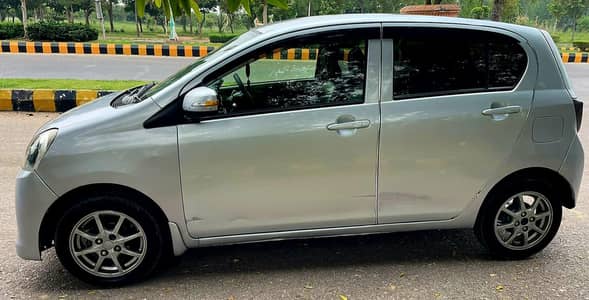 Daihatsu Mira 2012