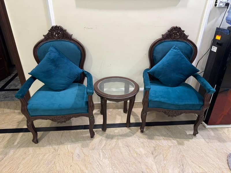 2 chairs with table 0