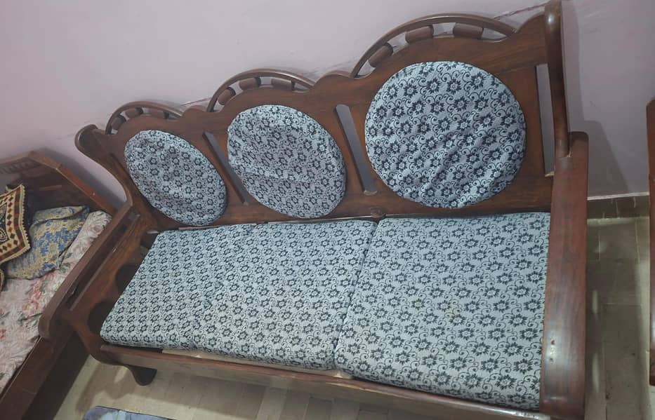 5 seater sofa with table 2