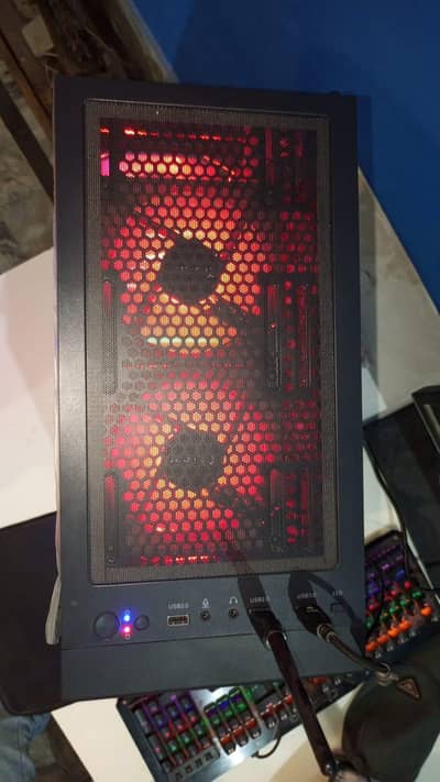 Gaming PC, minimal used every part feels like new and box packed