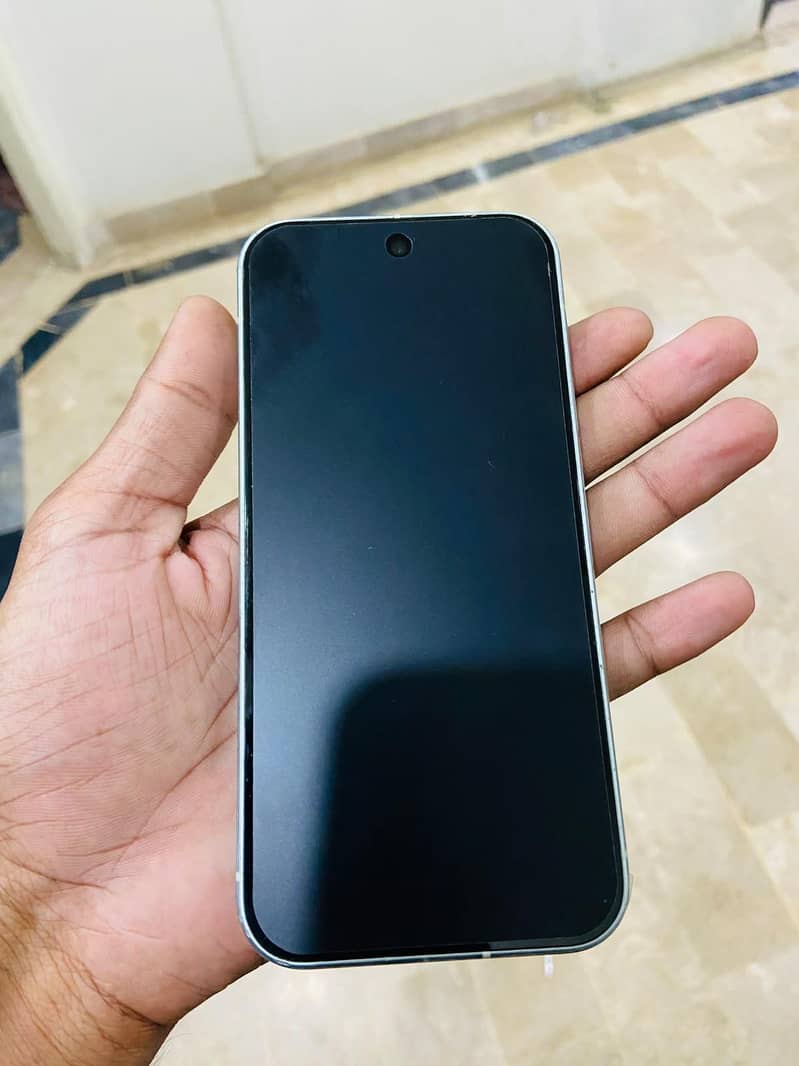 Google Pixel 9 5