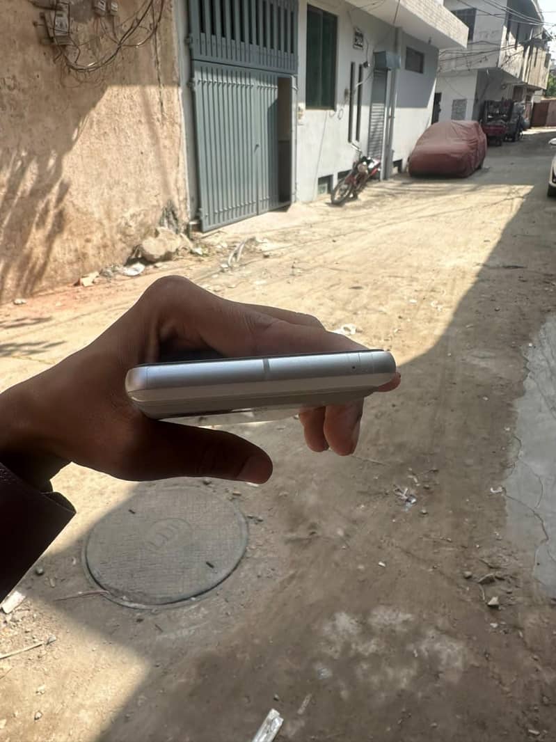 Google Pixel 7 4