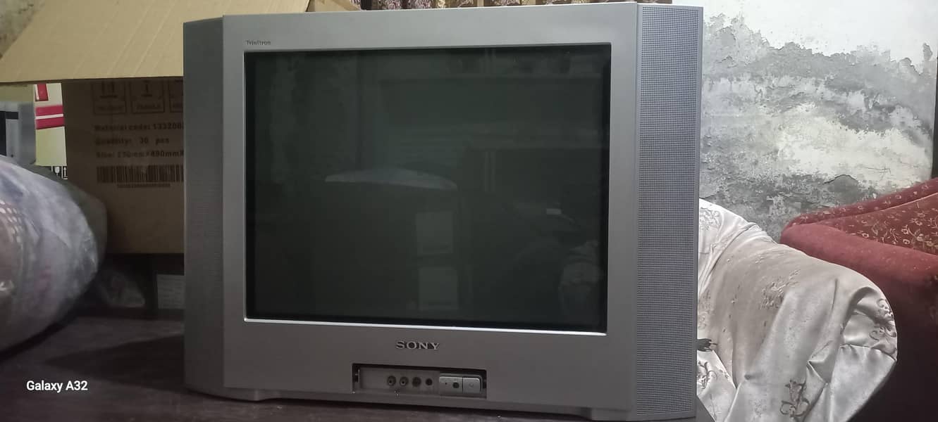Sony Trinitron TV Brand new - Televisions - 1120389138