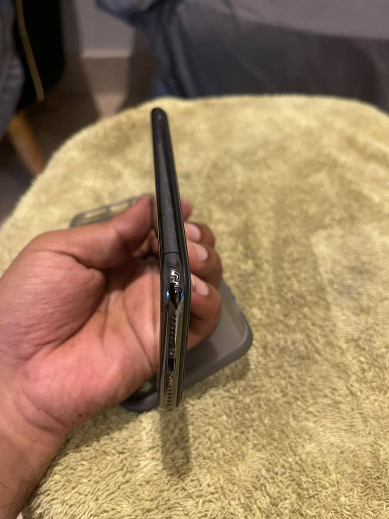 Apple iPhone X 3