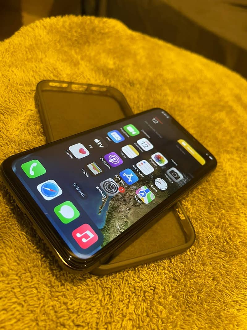 Apple iPhone X 4