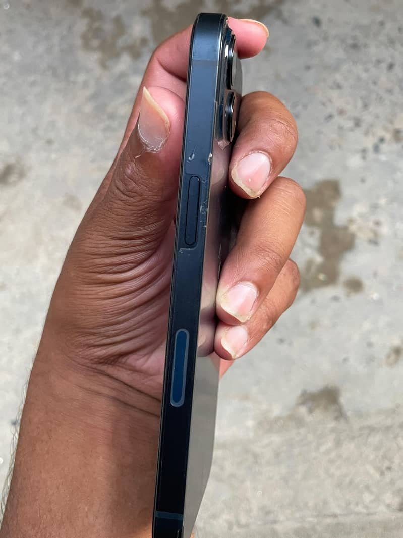 Apple iPhone 13 1