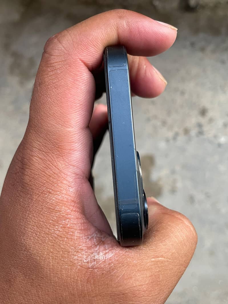Apple iPhone 13 4