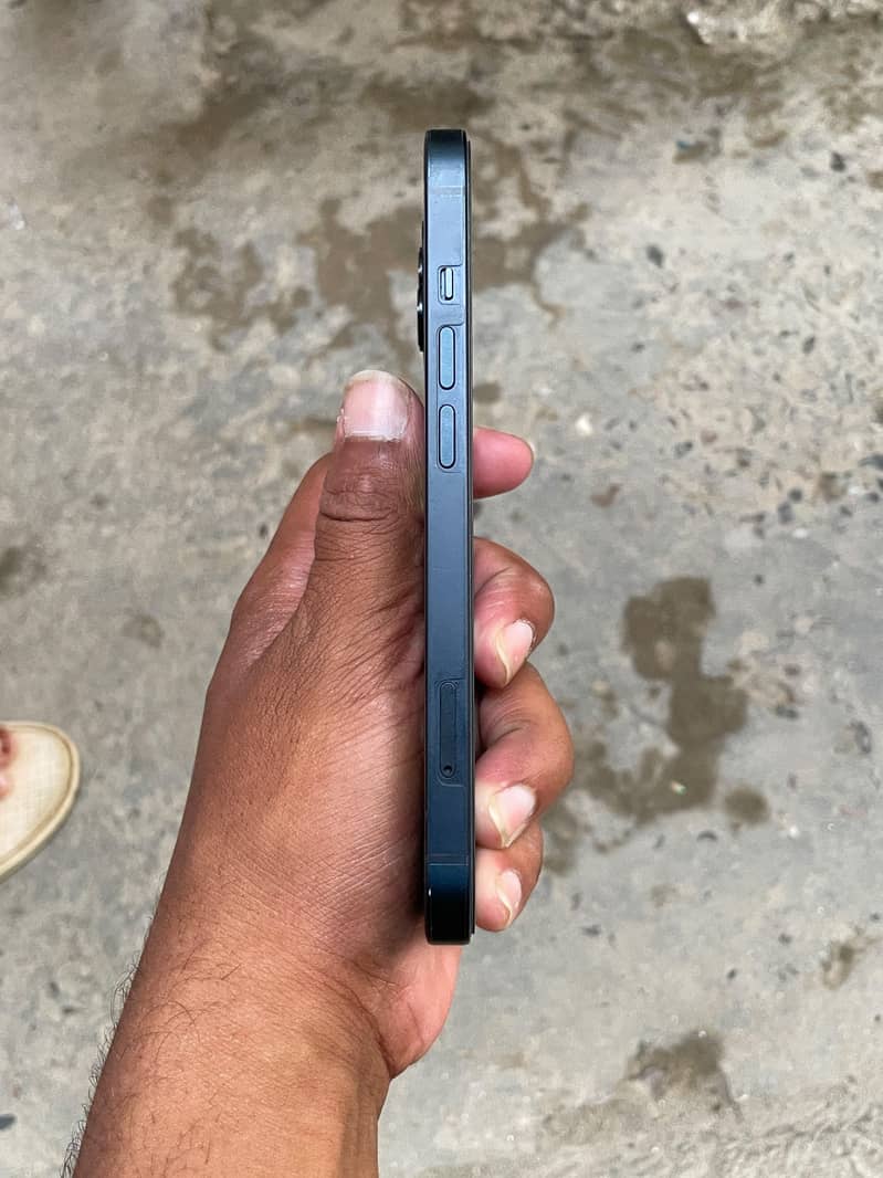 Apple iPhone 13 5