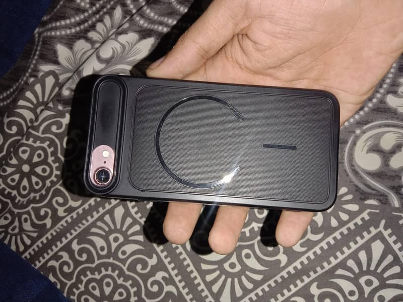 Apple iPhone 7 2