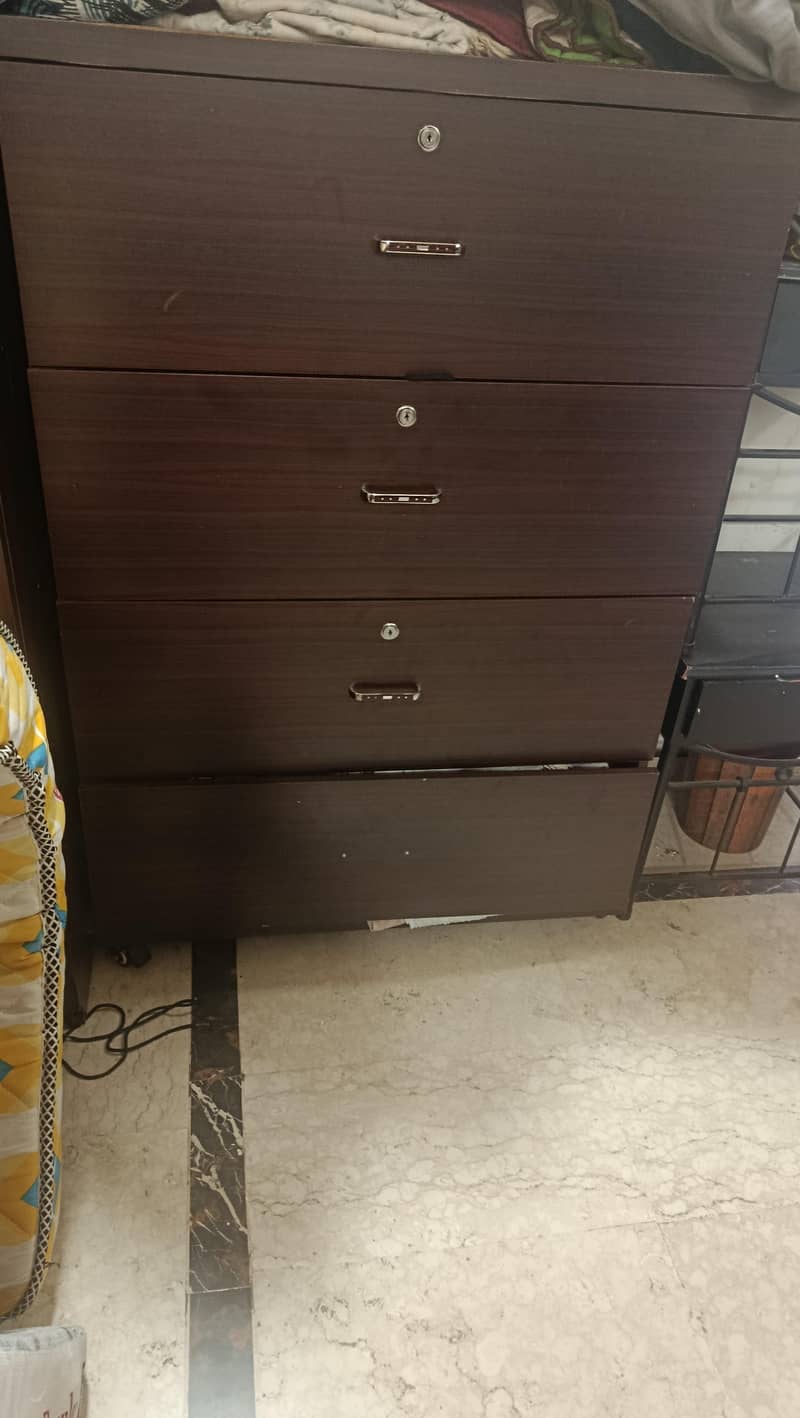 wardrobe 0