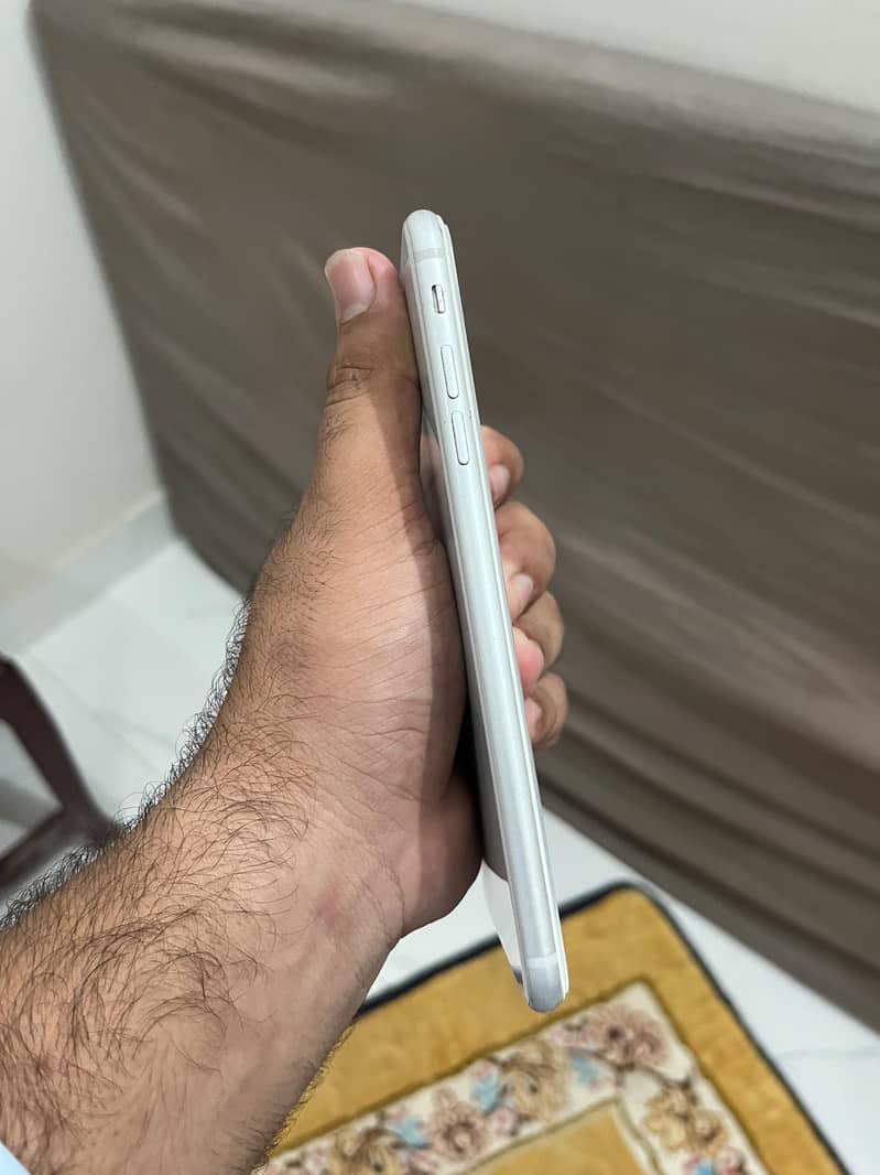 Apple iPhone 8 Plus 3