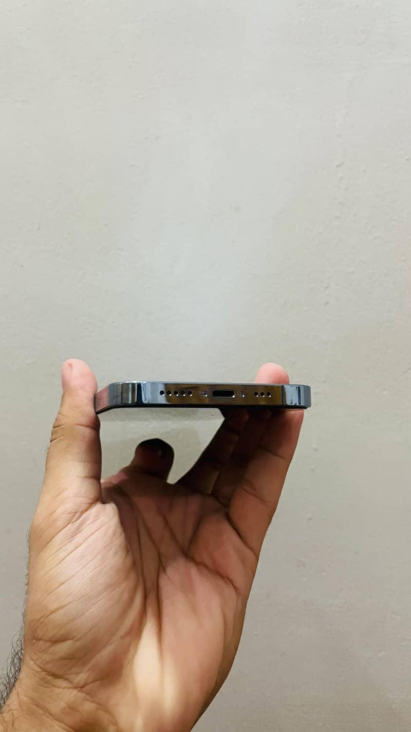 Apple iPhone 13 Pro 2