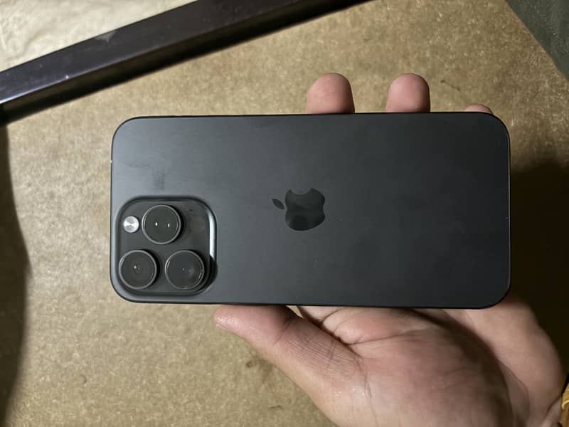 Apple iPhone 15 Pro Max 0