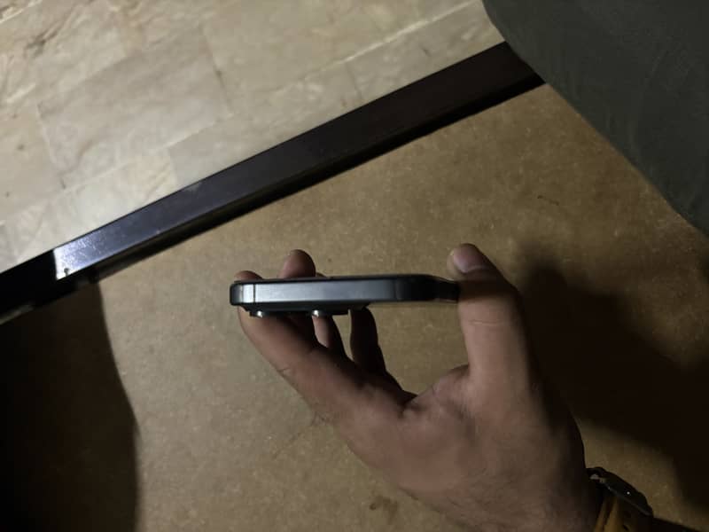 Apple iPhone 15 Pro Max 4