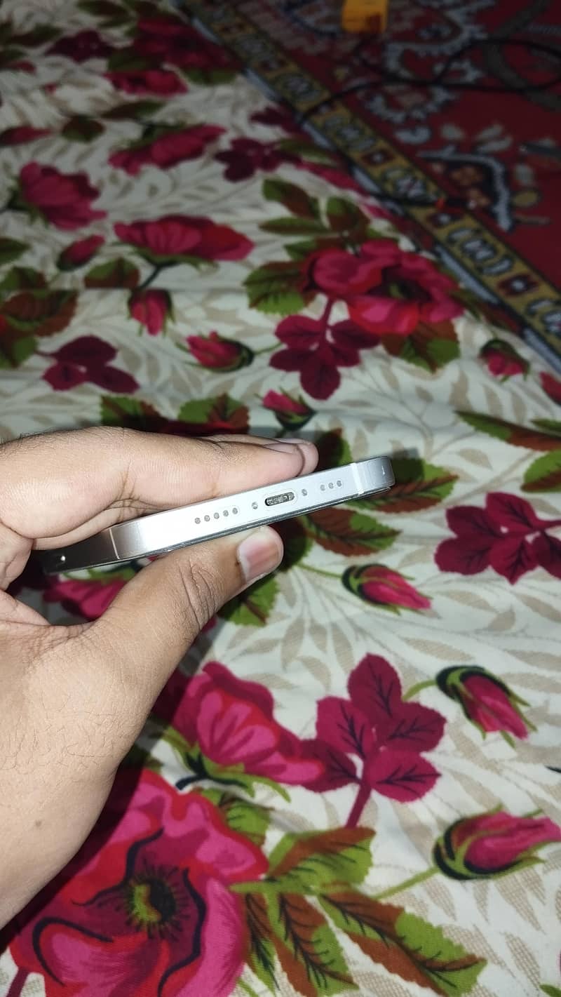 Apple iPhone 13 7