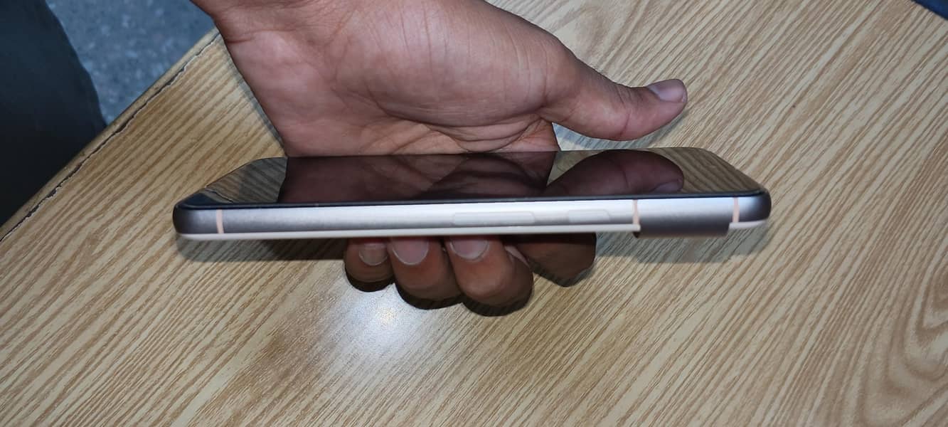 Google Pixel 8 5