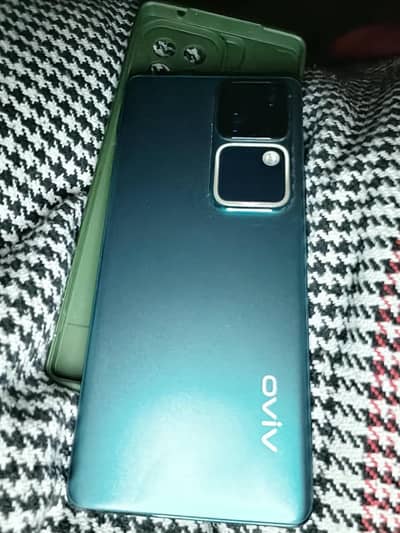 Vivo V30