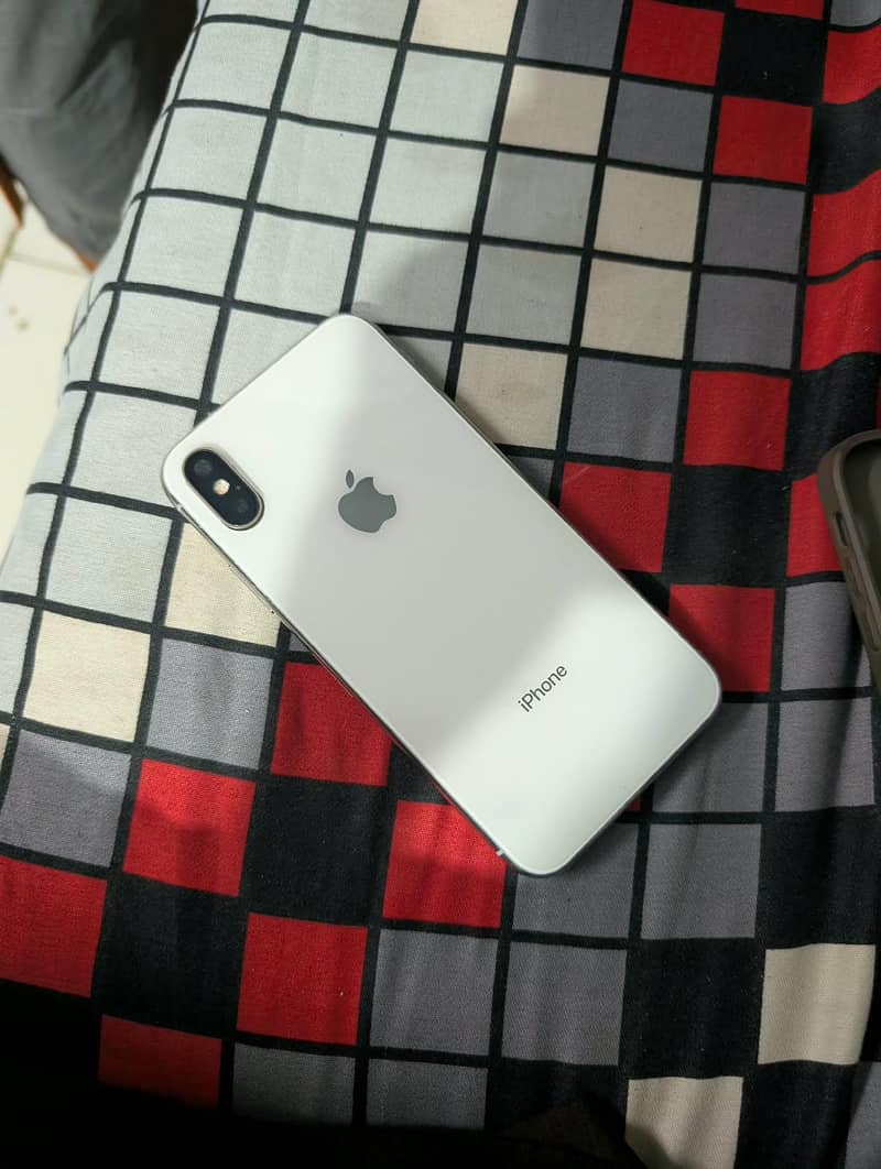 Apple iPhone X 4