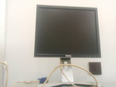 a very good working monitor in very low price free cable