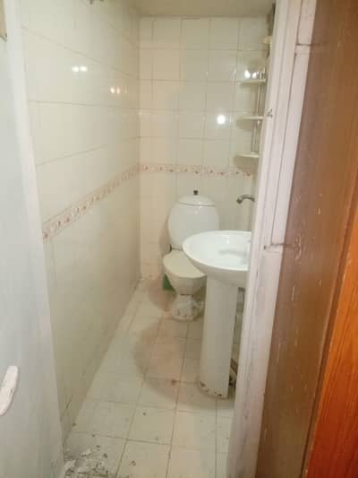 dha phase 7 one bad bath kitchan furnished working man only with utilatys