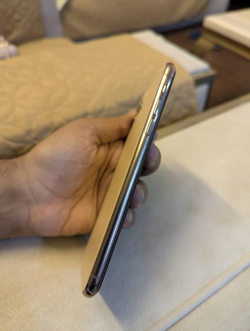 Apple iPhone 11 Pro Max 2