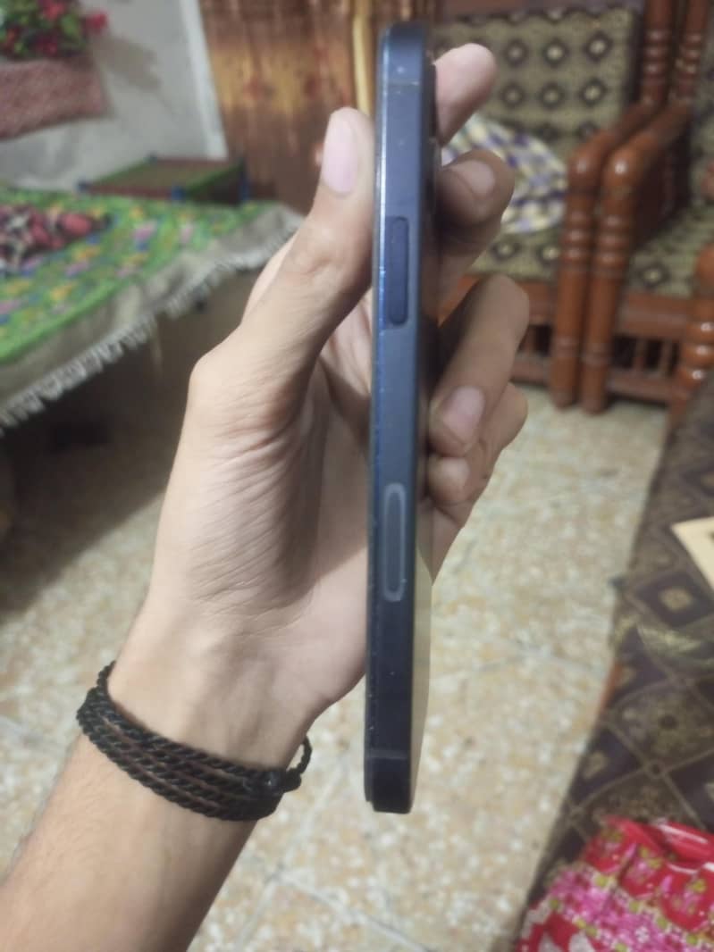 Apple iPhone 12 1