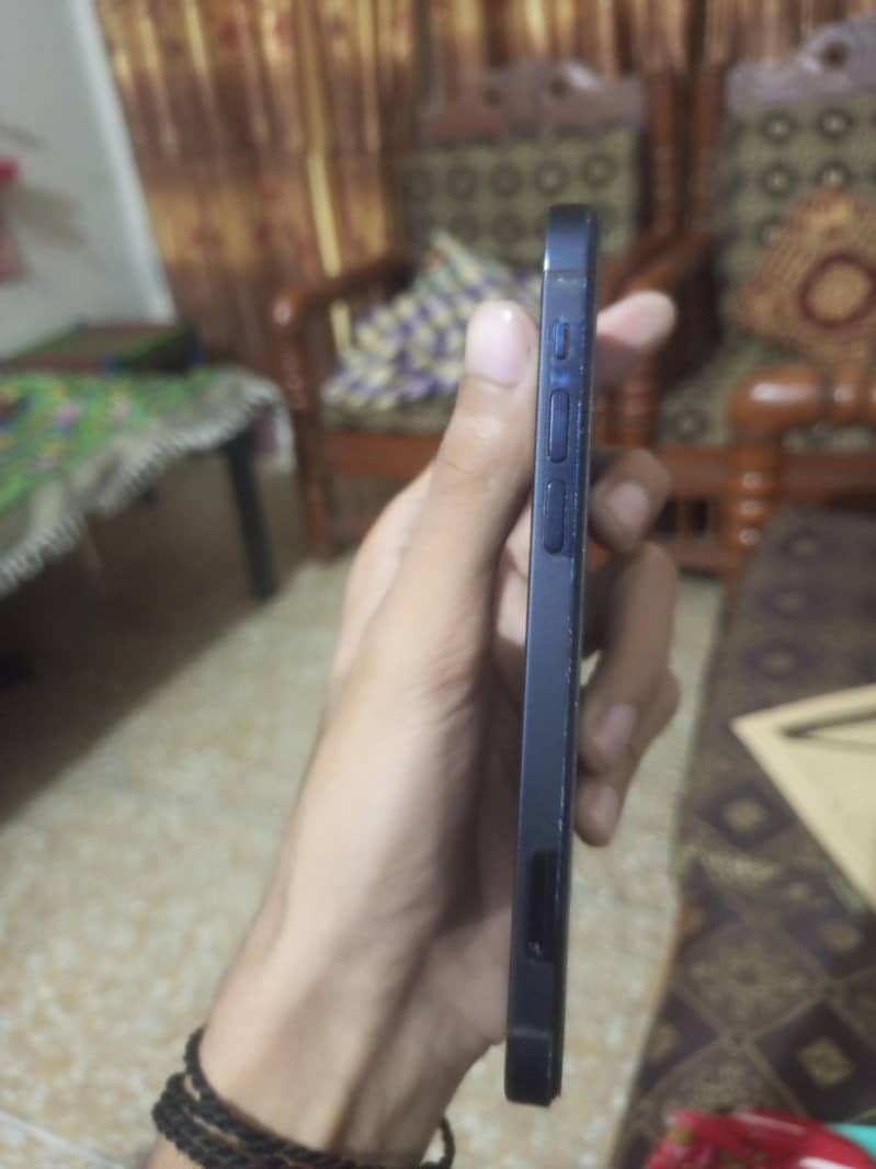 Apple iPhone 12 3